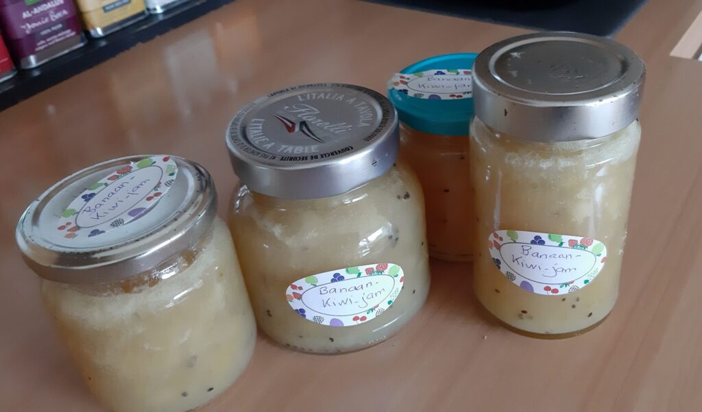Kiwi-bananenjam met sinaasappel