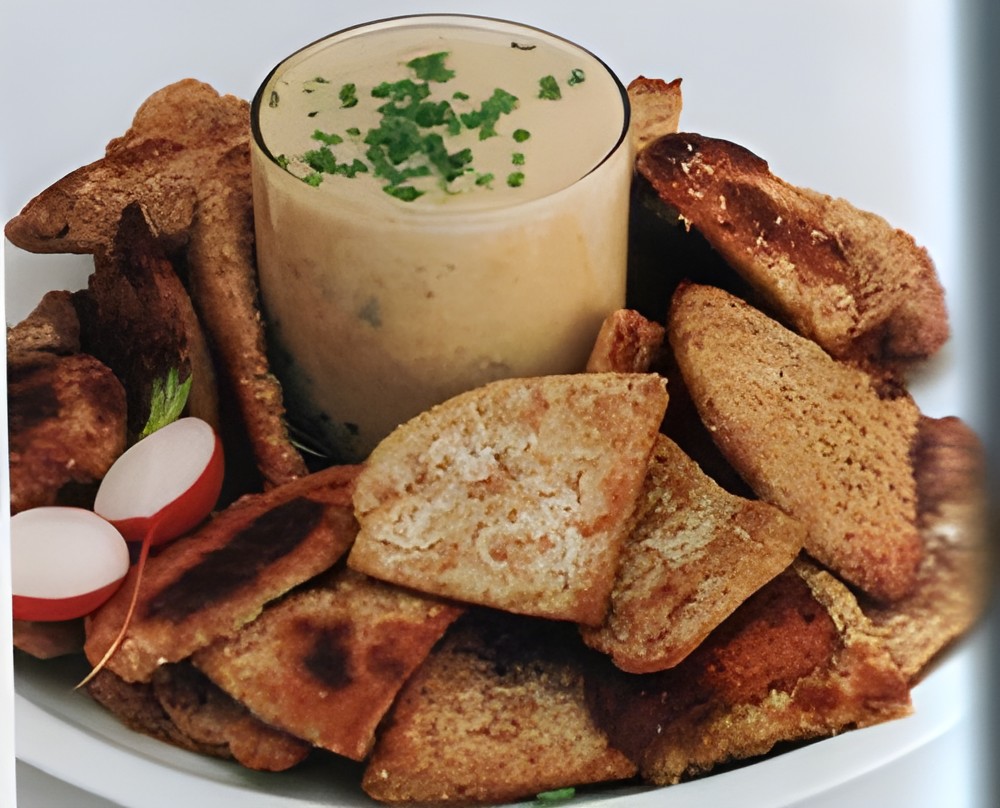 Pitachips met witte-bonen/knoflookdip