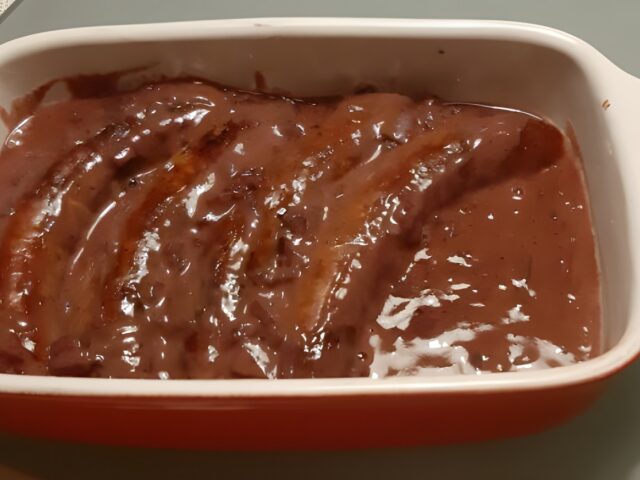 Luxe saucijzen ( braadworst ) in romige portsaus