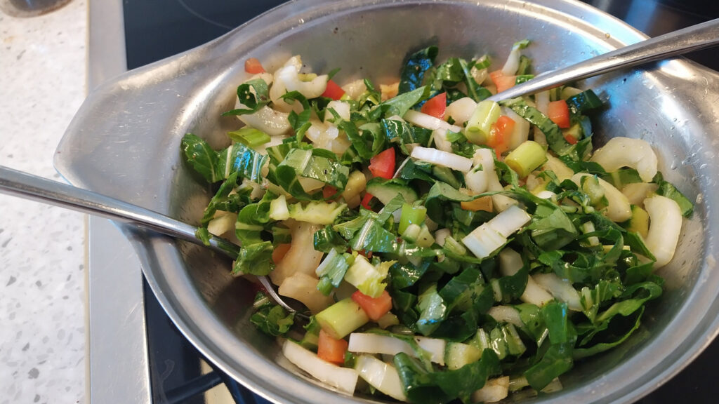 Knapperige gemengde Oosterse paksoi salade