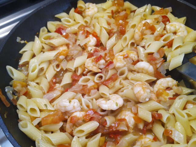 Knoflook garnalen met penne in een heerlijke natuurlijke saus