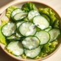 Komkommersalade met dillesaus