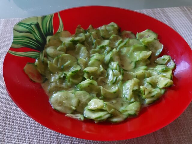 Komkommersalade met mosterd, honing en dragon
