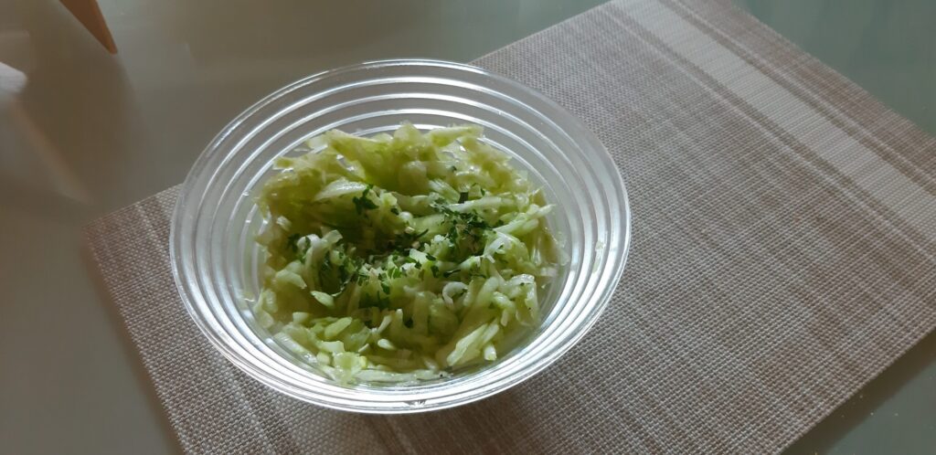 Komkommersalade uit oma's keuken