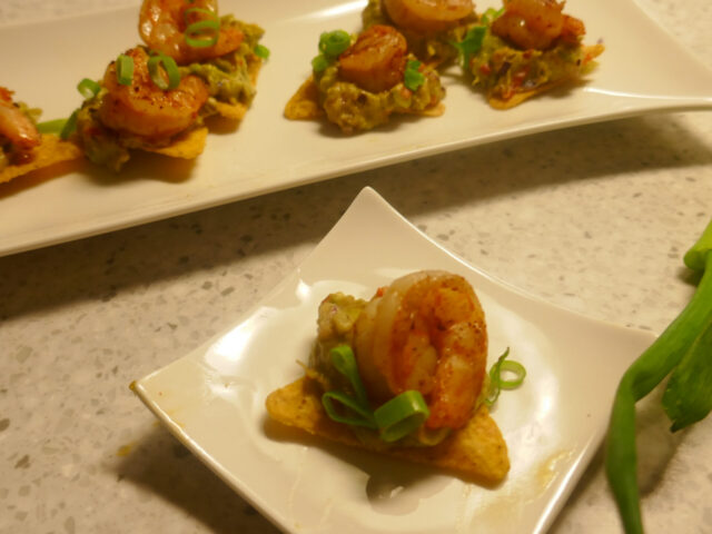 Krokante amuse met avocado en garnaal