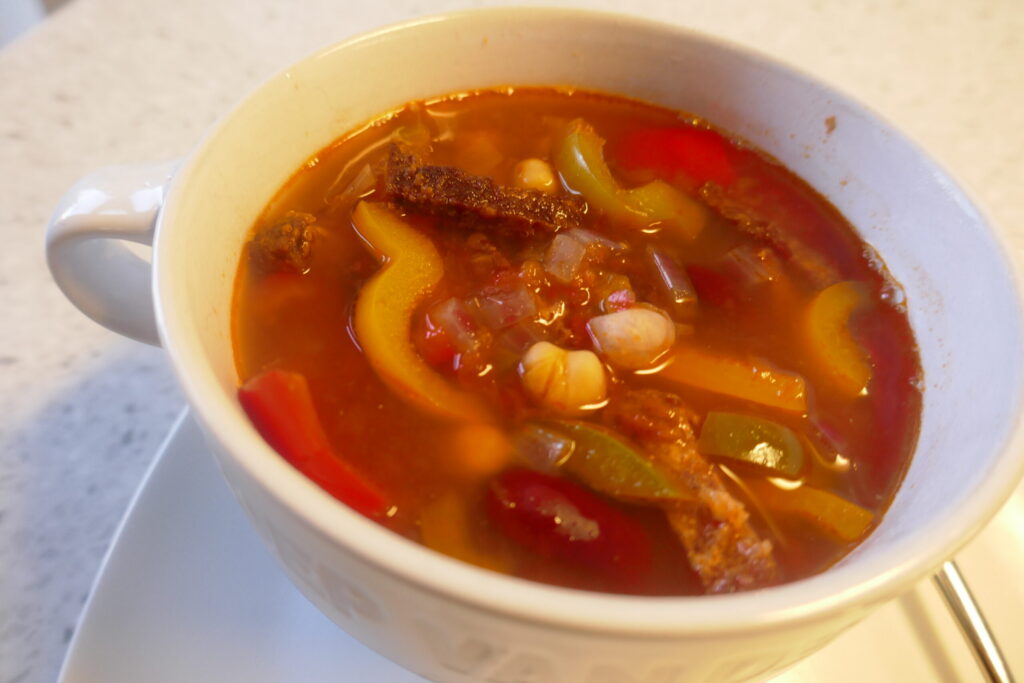Kruidige Spaanse Tomaten maaltijdsoep met Chorizo