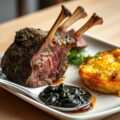 Lamskroon met tapenade en groentegratin