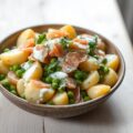 Lauwwarme aardappelsalade met gerookte zalm