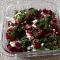 Lauwwarme bietensalade met spekreepjes, appel en feta
