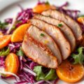 Lauwwarme rode koolsalade met gerookte eendenborst