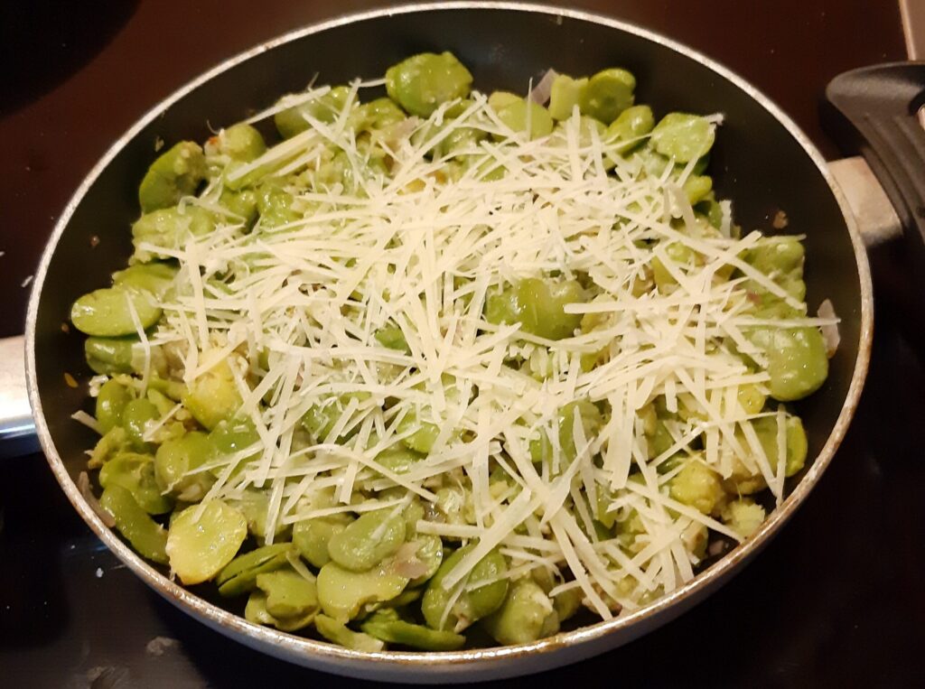 Lauwwarme tuinbonensalade met Pecorino