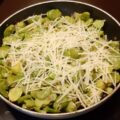 Lauwwarme dubbelgedopte tuinbonensalade met Pecorino