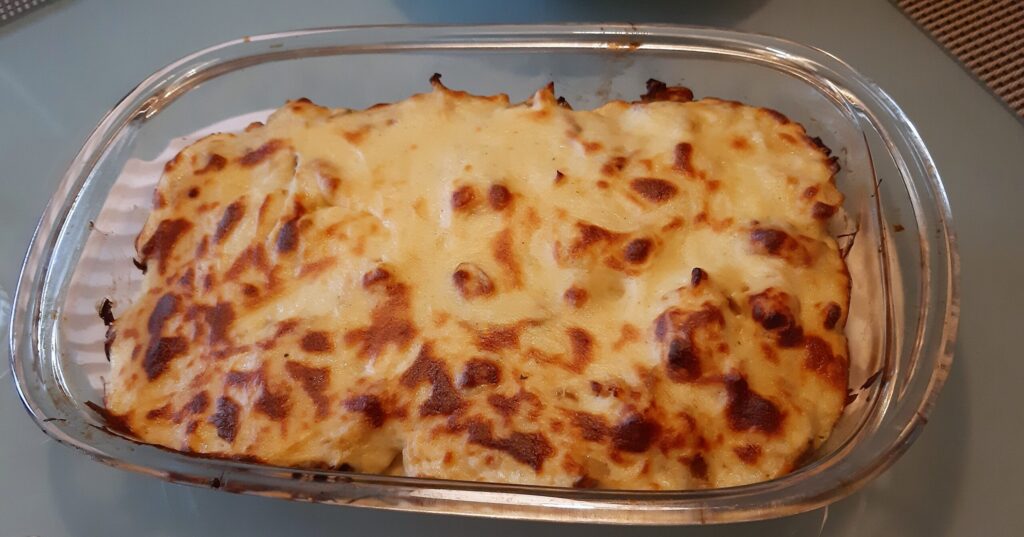 Lekkere bloemkoolschotel met champignons, prei en kaas-béchamelsaus