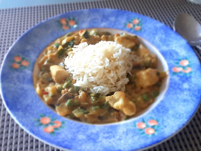 Kipfilet kokos curry met veel groenten