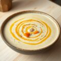 Licht romige oesterzwammen soep met zoete aardappel en diverse groente.