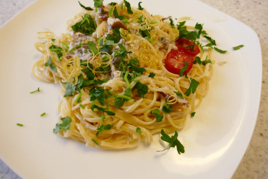 Linguine met romige makreel