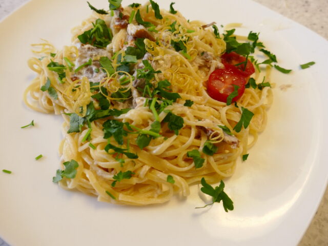 Linguine met romige makreel