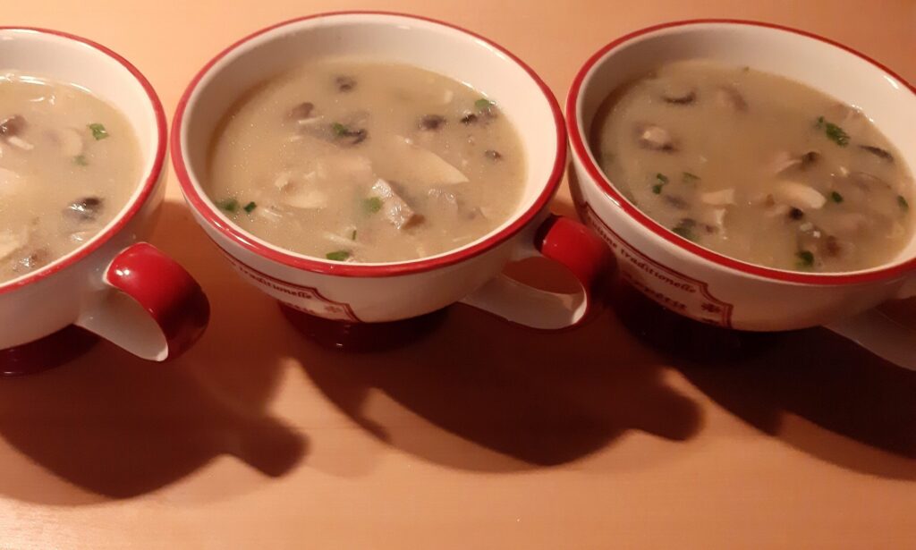 Londonderrysoep met kip, champignons en een scheutje sherry