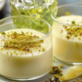 Luchtig dessert van limoncello-mousse