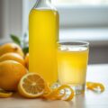 Maken van limoncello (citroenlikeur)