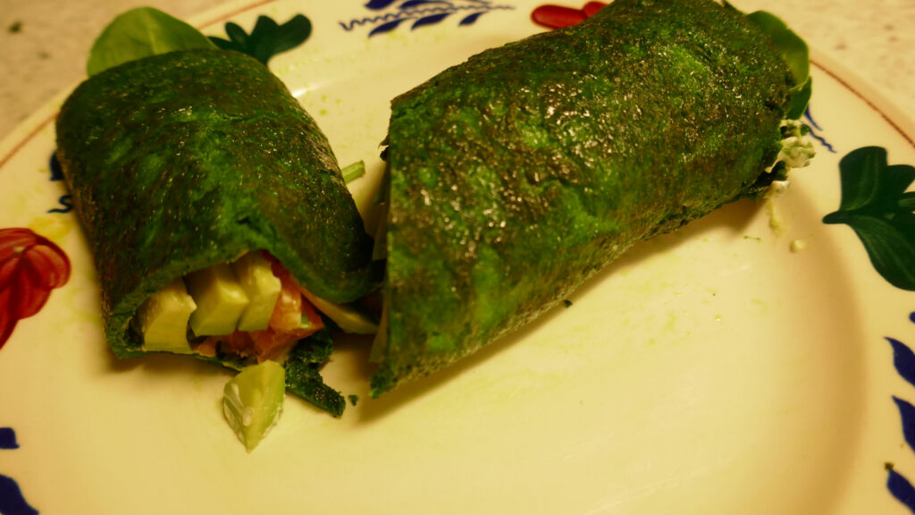 Makkelijke Maandag Ei-Wrap met avocado, spinazie en zalm