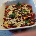 Met rundergehakt en mais gevulde puntpaprika