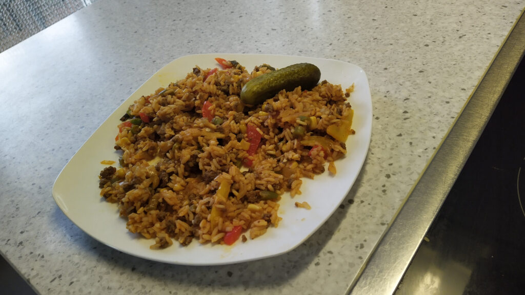 Mexicaans rijstpannetje met roerbakmix en rundergehakt