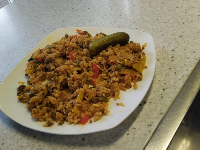 Mexicaans rijstpannetje met roerbakmix en rundergehakt