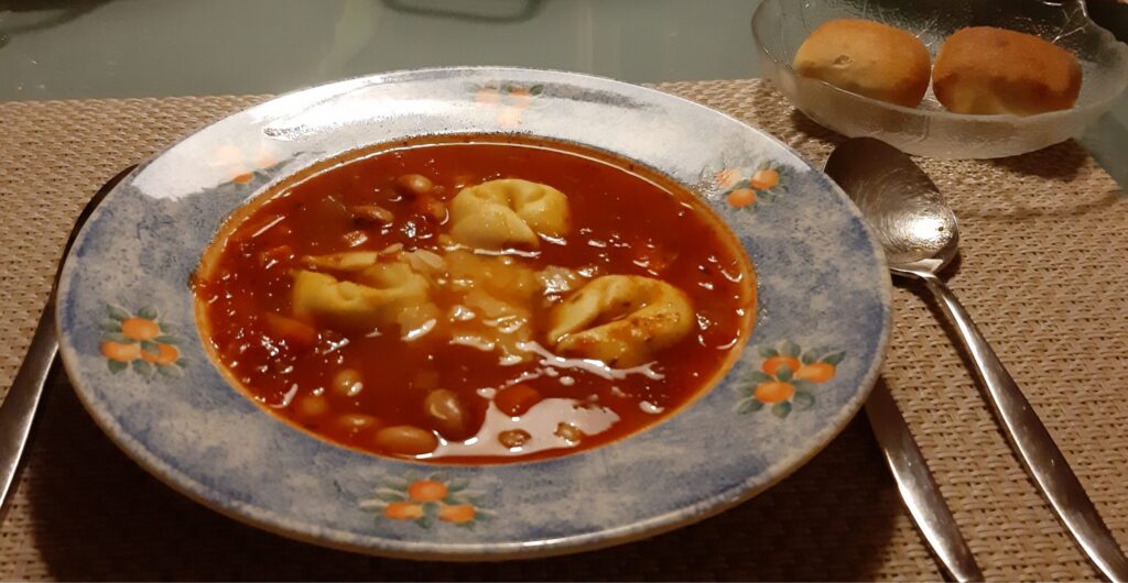 Minestronesoep met Wieringer bonen en tortellini