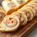 Omeletrolletjes gevuld met kruidenkaas en ham