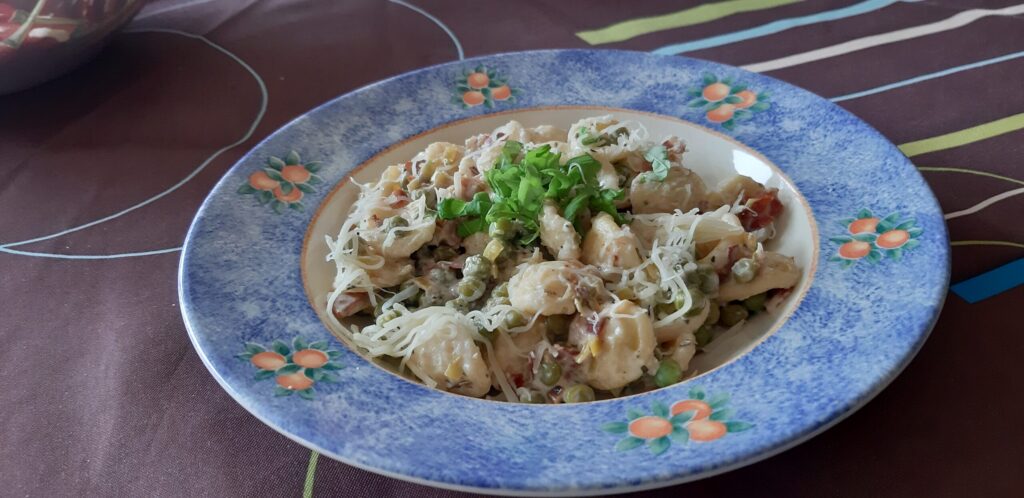 Orecchiette met doperwten en krokante baconreepjes