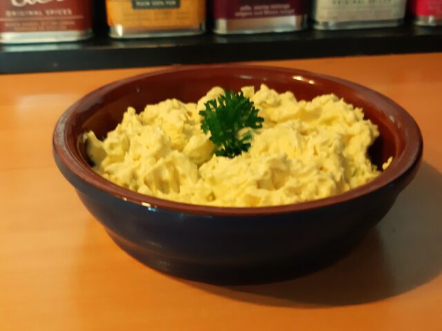 Oude kaassalade voor de boterham of op een toastje