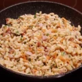 Macaroni met ham, kaas en soepgroenten