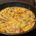 Oven Omelet met restjes aardappel en groenten.