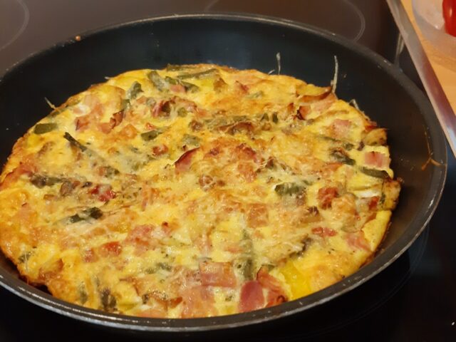 Oven Omelet met restjes aardappel en groenten.