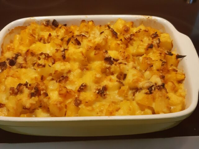 Super lekkere koolraapschotel met aardappel, gekarameliseerde uien en kaas