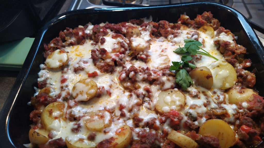 Ovenschotel met prei, gehakt en mozzarella