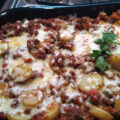 Ovenschotel met prei, gehakt en mozzarella
