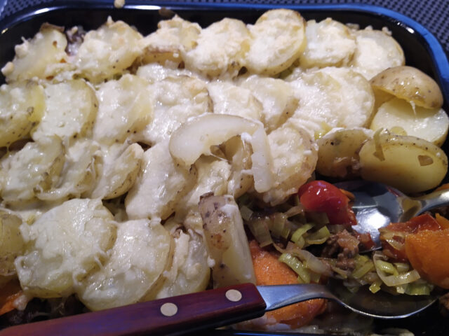 Ovenschotel met prei, wortel en mager rundergehakt