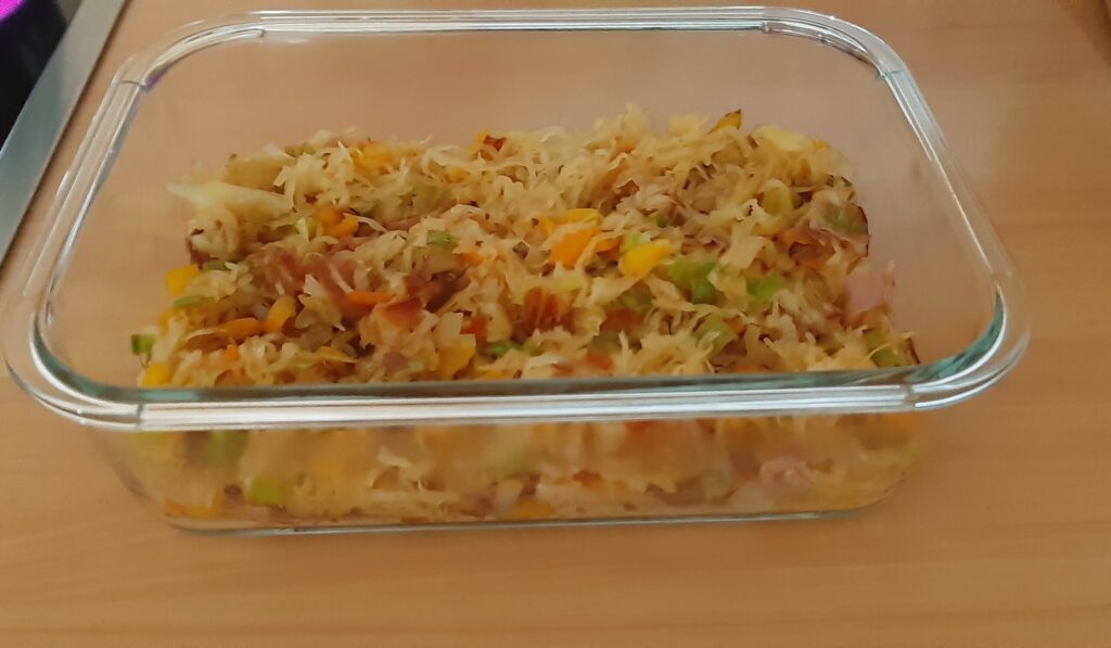 Overheerlijke ovenschotel zuurkool met paprika en rauwe ham