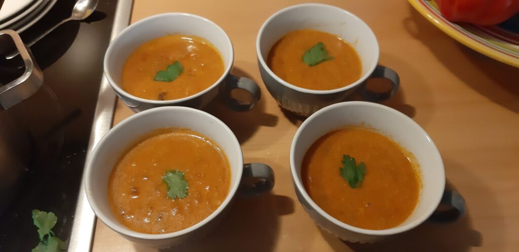 Overheerlijke tomaten-kaassoep met gehakt