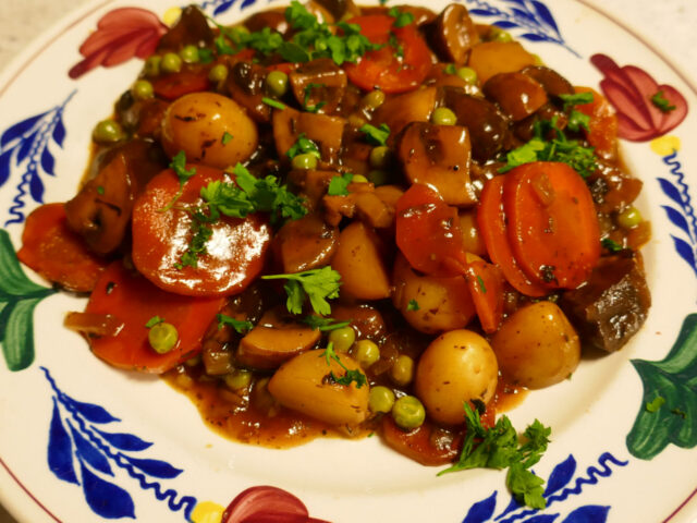 Paddenstoelenstoof met groente uit de slowcooker