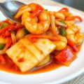 Panga met garnalen in zoetzure saus