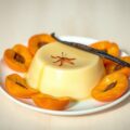 Panna cotta met saffraan en abrikozen