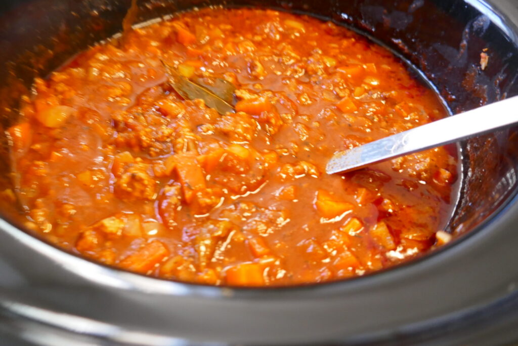 Pastasaus met 2 soorten gehakt uit de slowcooker