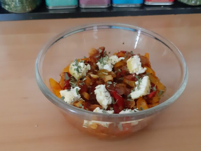 Peperonata met geitenkaas