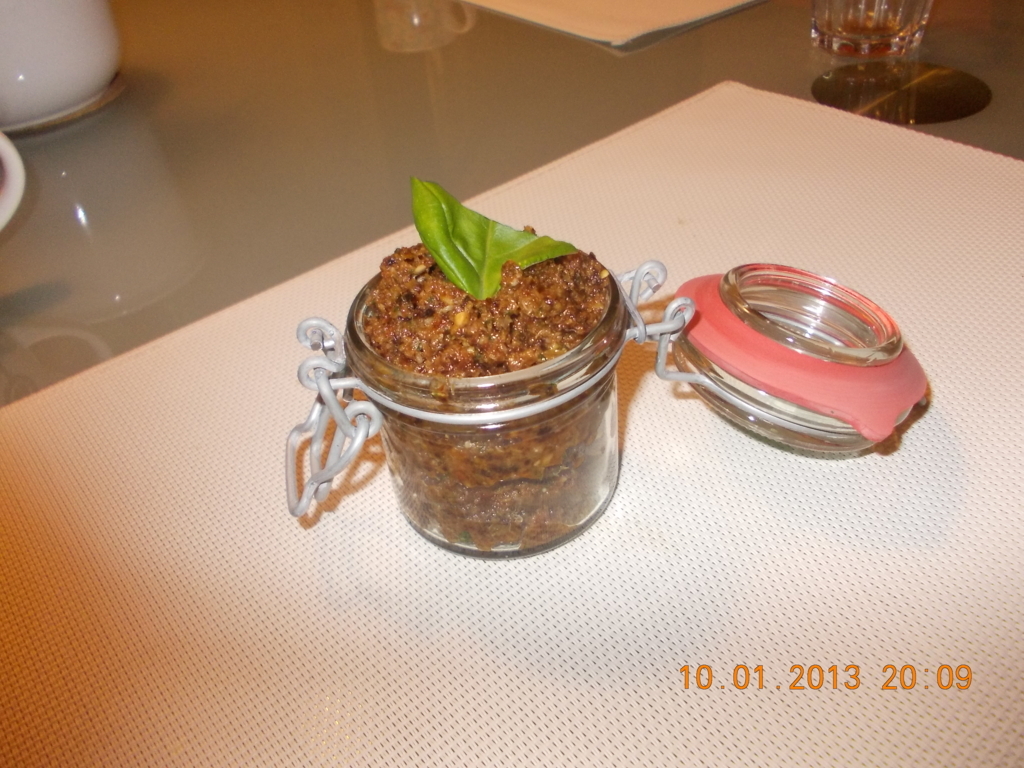 Pesto pomodoro ( pesto van gedroogde tomaten )