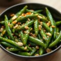 Peultjes uit de wok met sesamzaden + pijnboompitten