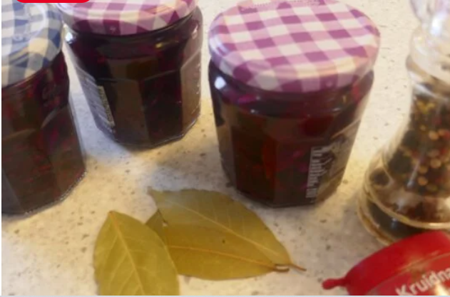 Zoet-zuur van rode kool ( pickels ), foto 1