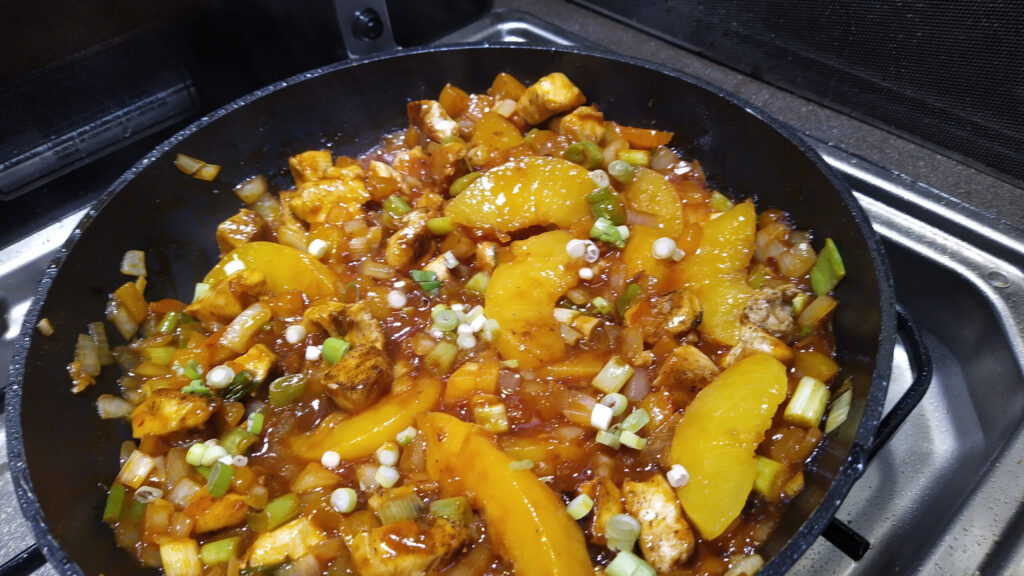 Pilav met kip en paprika